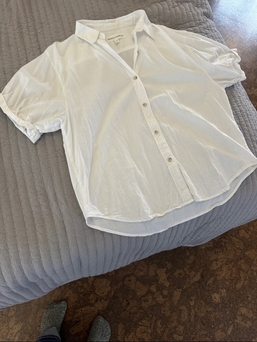 Aritzia Denim Forum White Collared Button-Down Short Sleeve Shirt